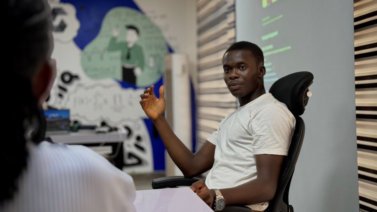 blockhubafrica's tweet image. Last week, led by @bigjoejs, builders drove deep into cryptography fundamentals and got hands-on experience with Solana client development