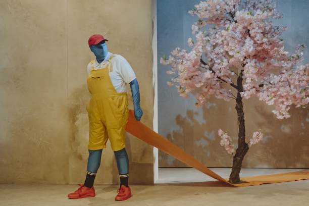 TEATRECBS's tweet image. 🔵🟠🔴 “Thauma” vol dir sorpresa o meravella, estranyesa i incredulitat davant d&apos;allò que ens envolta, per tant, és l’origen del coneixement.

Un poema escènic d’Andreu Martínez i Magda Puig i escenografia de Víctor Peralta.

📍THAUMA
📅28/11
⏰20h
👉teatredelloret.cat