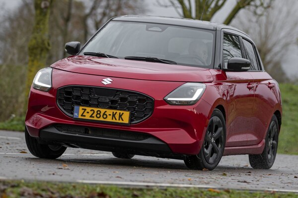 AutoWeek's tweet image. Suzuki biedt vanaf nu tot 10 jaar garantie op zijn modellen. Onder voorwaarden, uiteraard. autoweek.nl/autonieuws/art…