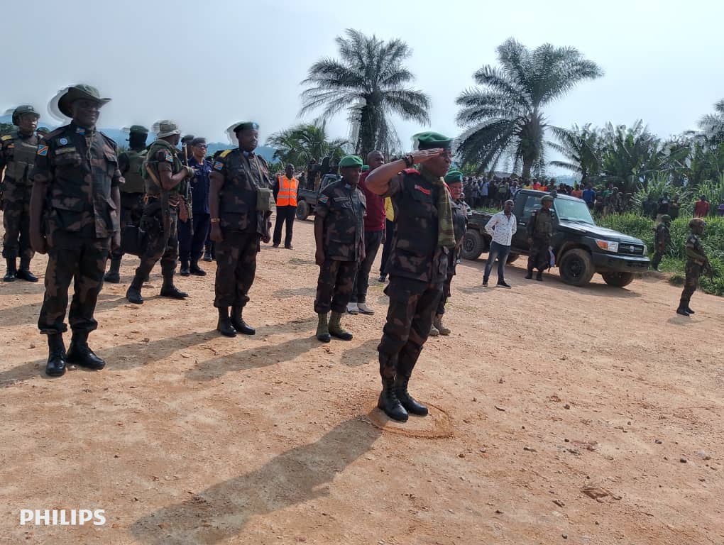 FredMASTAKI6's tweet image. #Nord_Kivu : Le général-major Nyembo Abdallah, commandant a.i. de la 3e Zone de défense, a effectué vendredi dernier une mission d’inspection à #Walikale. Accueilli par la 34e Région, il a reçu un briefing sécuritaire et salué la collaboration #FARDC-population.