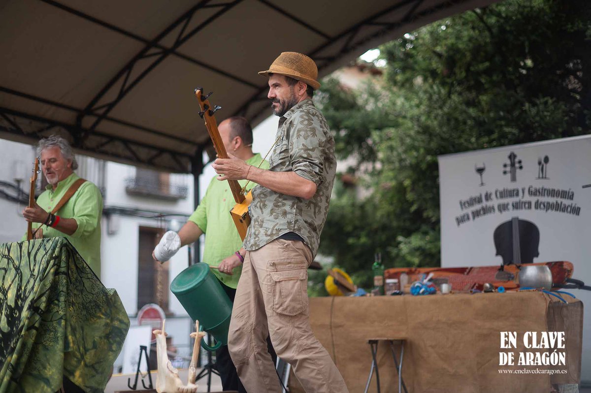 ¡Qué grandes momentos en el IX Festival En clave de Aragón! 
Mosicaires - RqR Músicas Sostenibles nos hicieron disfrutar de la música aragonesa como nunca.
Revive estos instantes con nuestras fotos.