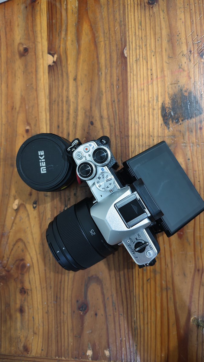X_periman's tweet photo. WTS Mirrorless olympus
Kondisi mulus nominus jarang pakai
Tanpa jamur
Semua fungsi berjalan normal ya
Lensa dapat 2 Lumix 25mm F1. 7 dan Meike 35mm F1. 4
Lengkap dengan dus, charger, batre ori, dan juga memory plus strap

Lokasi di tangerang jakarta
#zonajajan #zonauang https://t.co/d8hvagVXhi