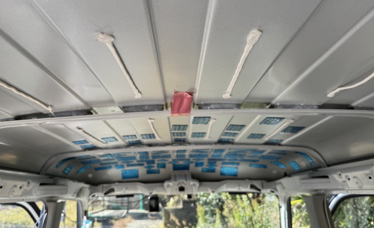 今日は車のデッドニング作業
9時からスタートして18時過ぎに完了
断熱材張りと内張を戻す工程が大変だった
次はトランクとドアだな