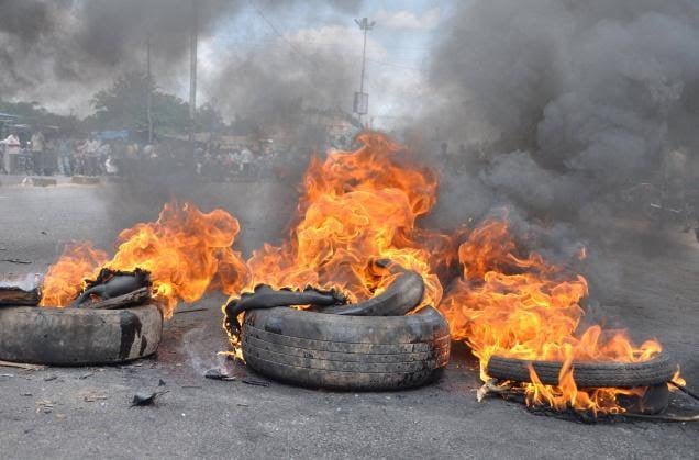 dawisu's tweet image. JUNGLE JUSTICE: THE HYPOCRISY OF THE SOUTHERN NIGERIANS!

By Salihu Tanko Yakasai.

Everywhere you look in this country, you can see rot in the system. The complicity of those who should know better is evident, and the vices that have become normalized persist across different…