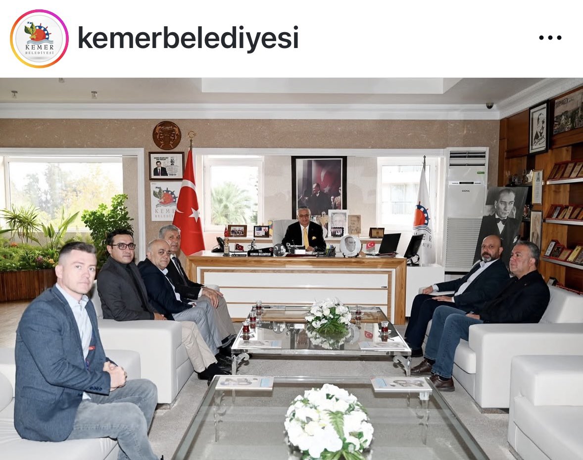 DİSK Antalya Şubesi’nden Başkan Topaloğlu’na Öğretmenler Günü kutlaması  

Disk / Genel İş Antalya Şube Başkanı Vedat Küçük, Kemer Belediye Başkanı Necati Topaloğlu’nu makamında ziyaret ederek, 24 Kasım Öğretmenler Günü’nü kutladı. 

Şube Başkanı Küçük’e ziyareti sırasında Şube S