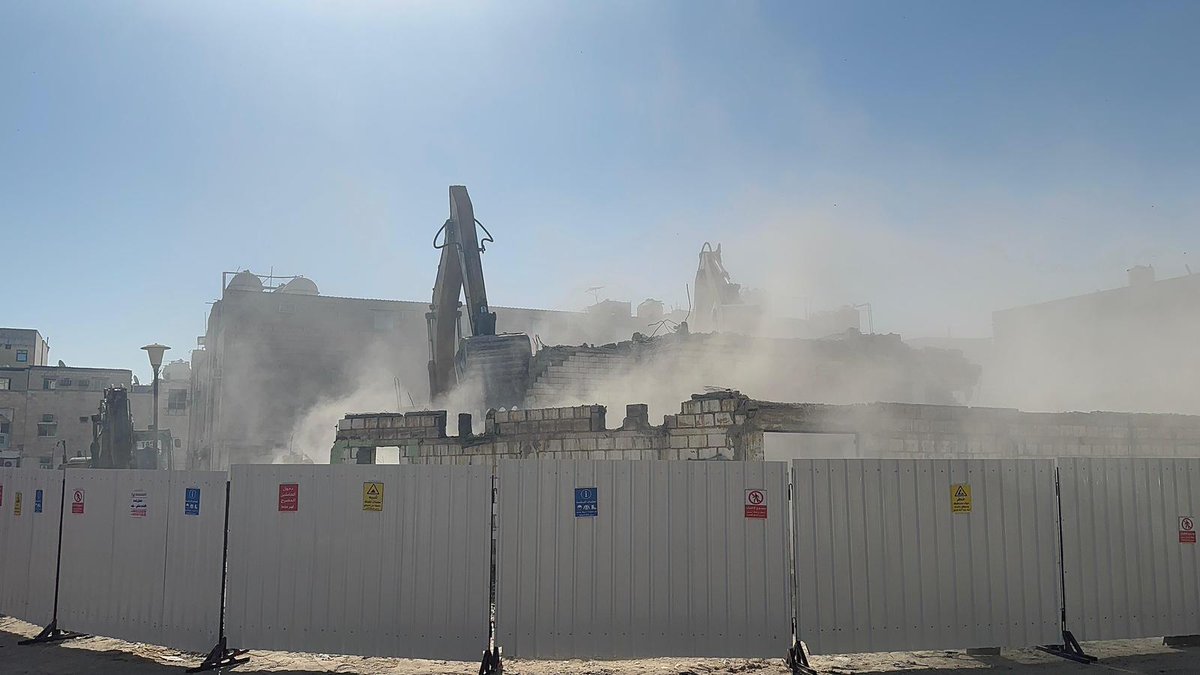 لا أحد فوق القانون..
هدم المباني المخالفة في #جليب_الشيوخ

कोई भी कानून से ऊपर नहीं है।

No one is above the law

কেউ আইনের ঊর্ধ্বে নয়।

Demolition of illegal buildings begins in Jleeb Al-Shuyoukh.

জলিব আল-শুয়ুখে অবৈধ ভবন ভাঙার কাজ শুরু।