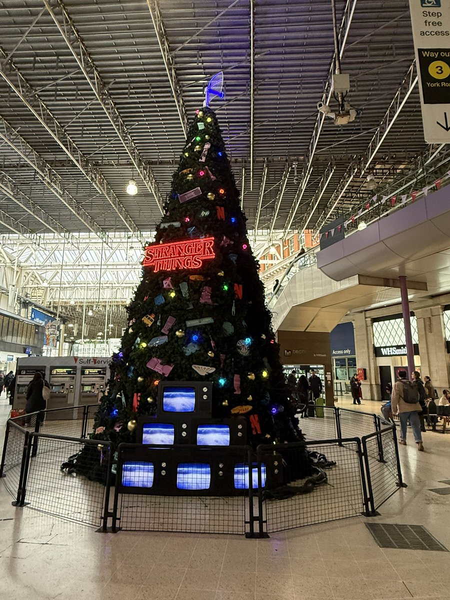 forwardnotback's tweet image. Heading out of #London for a few days 
Your #London #ChristmasTree of the day comes from Waterloo Station
Stranger Things themed …