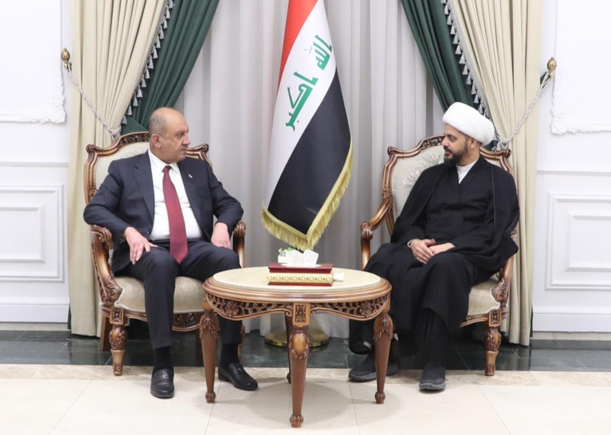 الشيخ الأمين يستقبل العباسي ويبحث معه ثوابت المرحلة المقبلة وسبل تعزيز الاستقرار السياسي

استقبل الأمين العام لحركة عصائب أهل الحق، سماحة الشيخ قيس الخزعلي، اليوم في مكتبه ببغداد، السيد ثابت العباسي رئيس تحالف الحسم الوطني، ووزير الدفاع في حكومة تصريف الأعمال.

وقد عبر العباسي