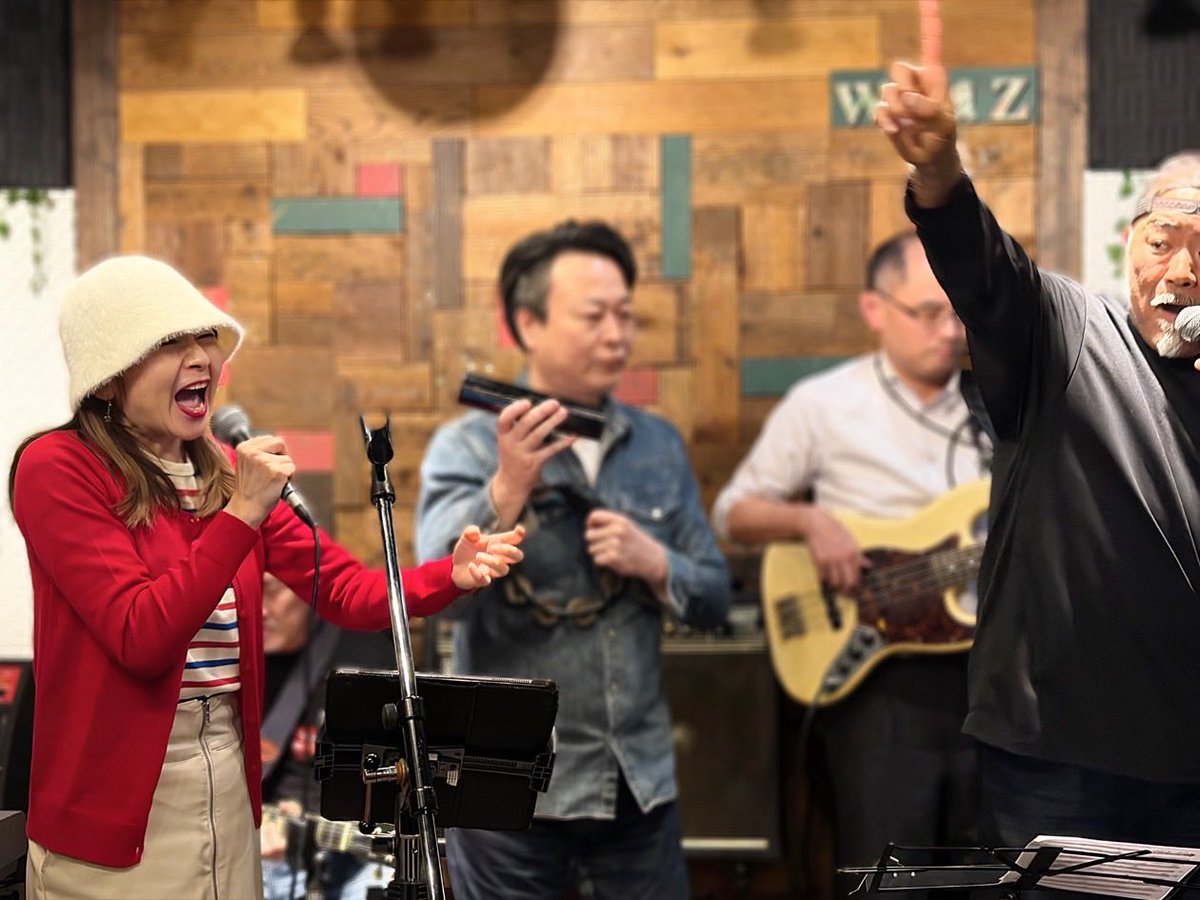 lynlynncollins's tweet image. TommyさんとSlyのThank you。一緒に歌えて嬉しかった🥰不慣れなセッションにて。😆　#セッション #sly #funk わたくしすごい顔してるYO!