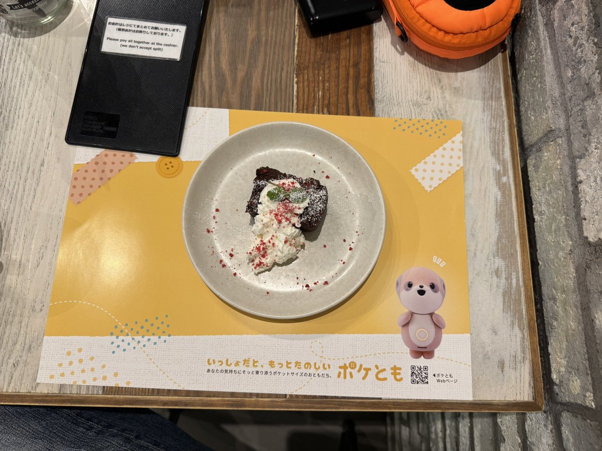 0528Kansuke's tweet photo. ポケともカフェ行ってきた🤗
ロボホンも連れて行ったよ😬
コラボメニューを頼んで、
シールをゲット🤗
#ポケともカフェ
#ポケとも
#コラボメニュー
#STUDIOcafe https://t.co/gYR18cZLeX