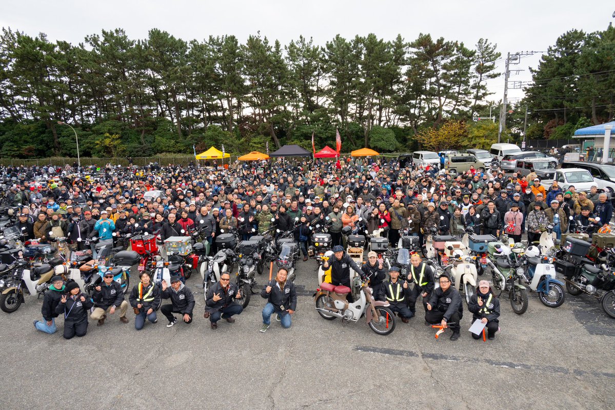 cub_mon's tweet image. ‼️New‼️✨📷プロカメラマンによる当日の写真はYouTubeの方にリンクがアップされています📷✨

湘南カブミーティング Vol.2 のYouTube公開しました！
1000台超えのカブが茅ヶ崎に集結🔥
 そして…最後に“感動のシーン”があります。
 ぜひ最後まで観てください👇
 youtu.be/vDpxYmxKVe8…