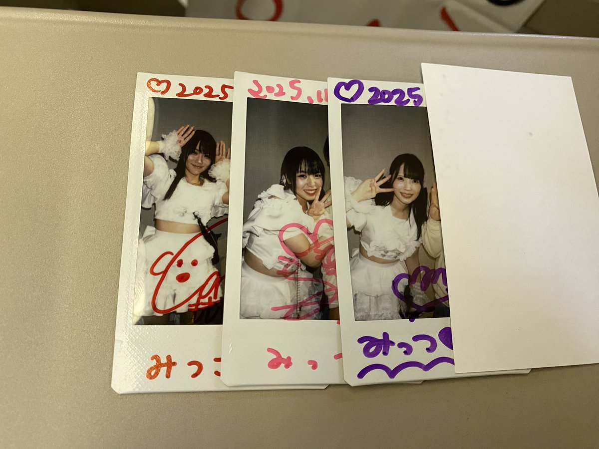 Megaromania 邑詩 チェキ 今日はありがとうございました😊 また何処かのタイミングで行くと思い