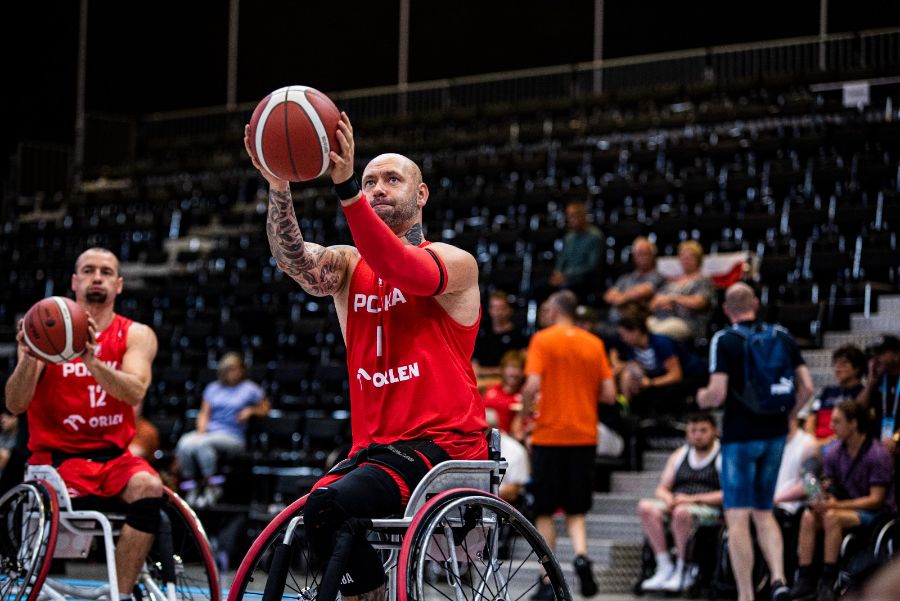 superbasketpl's tweet image. Trwa głosowanie w plebiscycie Polskiego Komitetu Paralimpijskiego “Guttmanny 2025” na najlepszego sportowca z niepełnosprawnościami. 

Dlaczego warto oddać głos na Mateusza Filipskiego? – tłumaczy @Basketkey 

#koszwozki #plkpl #KoszKadra 

CZYTAJ: super-basket.pl/dlaczego-mateu…