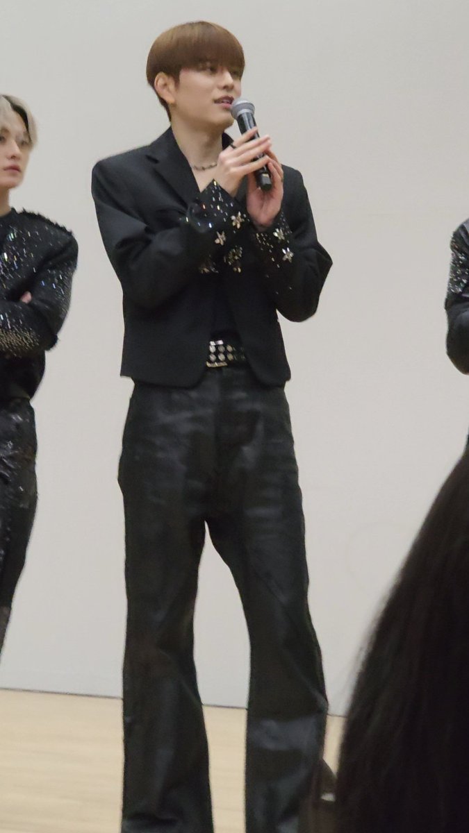 김승민 다리가 어디까지 있는거에요? 클릭해서 보실분