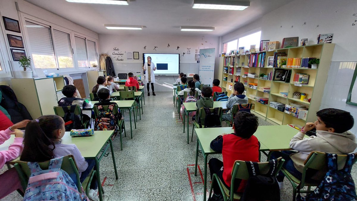 Empezamos la semana con estas imágenes del CEIP Mireia Belmonte. 

Es un placer poder acercar un año más el conocimiento del ciclo del agua 💧 y el cuidado de este recurso a los más pequeños de la ciudad. 

¡Gracias por vuestra participación en el programa educativo #Aqualogía!