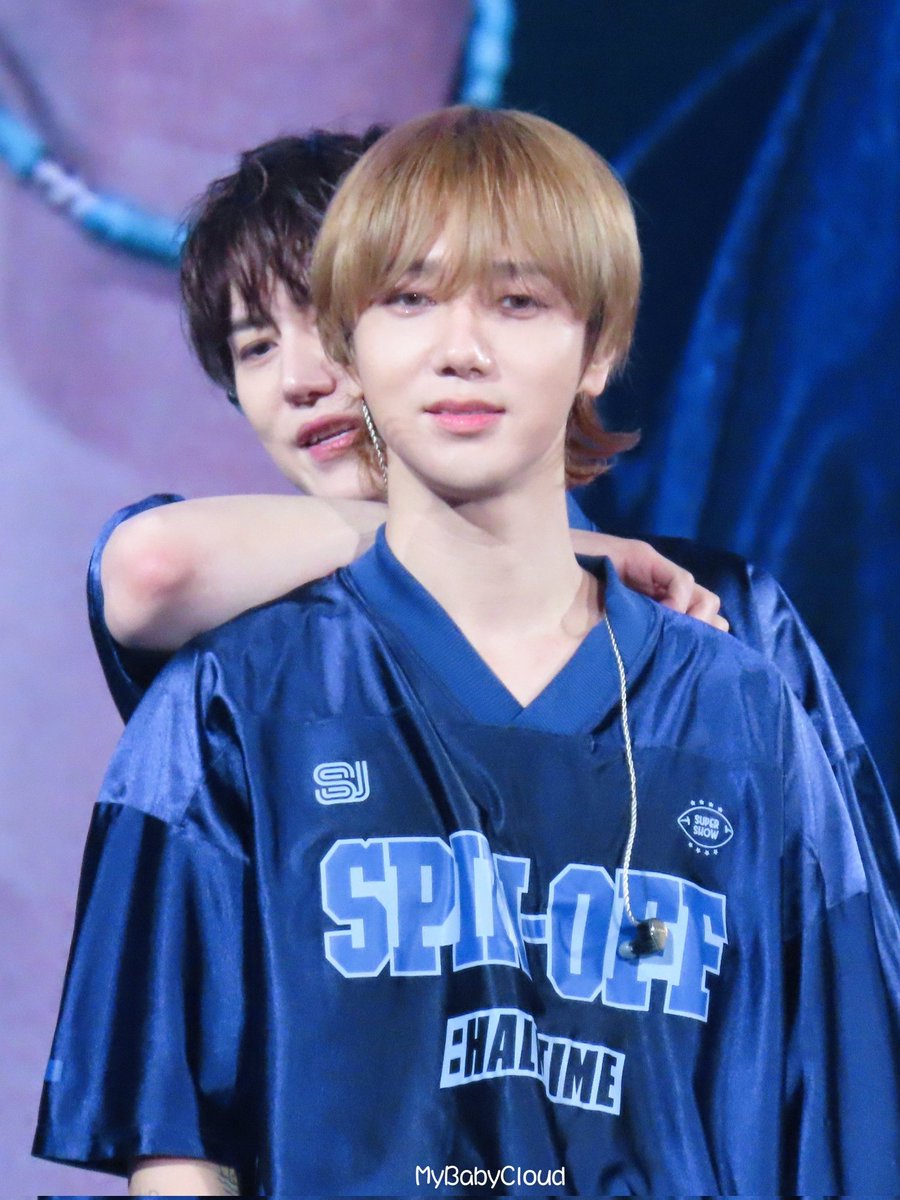 just_orie's tweet image. There are so many faces of 🐧. 
Solo🐧, variety 🐧, idol🐧, musical🐧

But my fav face of him is when he is with his group💙  surround with his hyungs.

💙especially with his beloved ☁️ hyung☺️