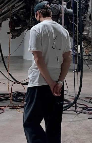 polar_nighttt's tweet image. namjoon please pose like this but with no shirt for research purposes