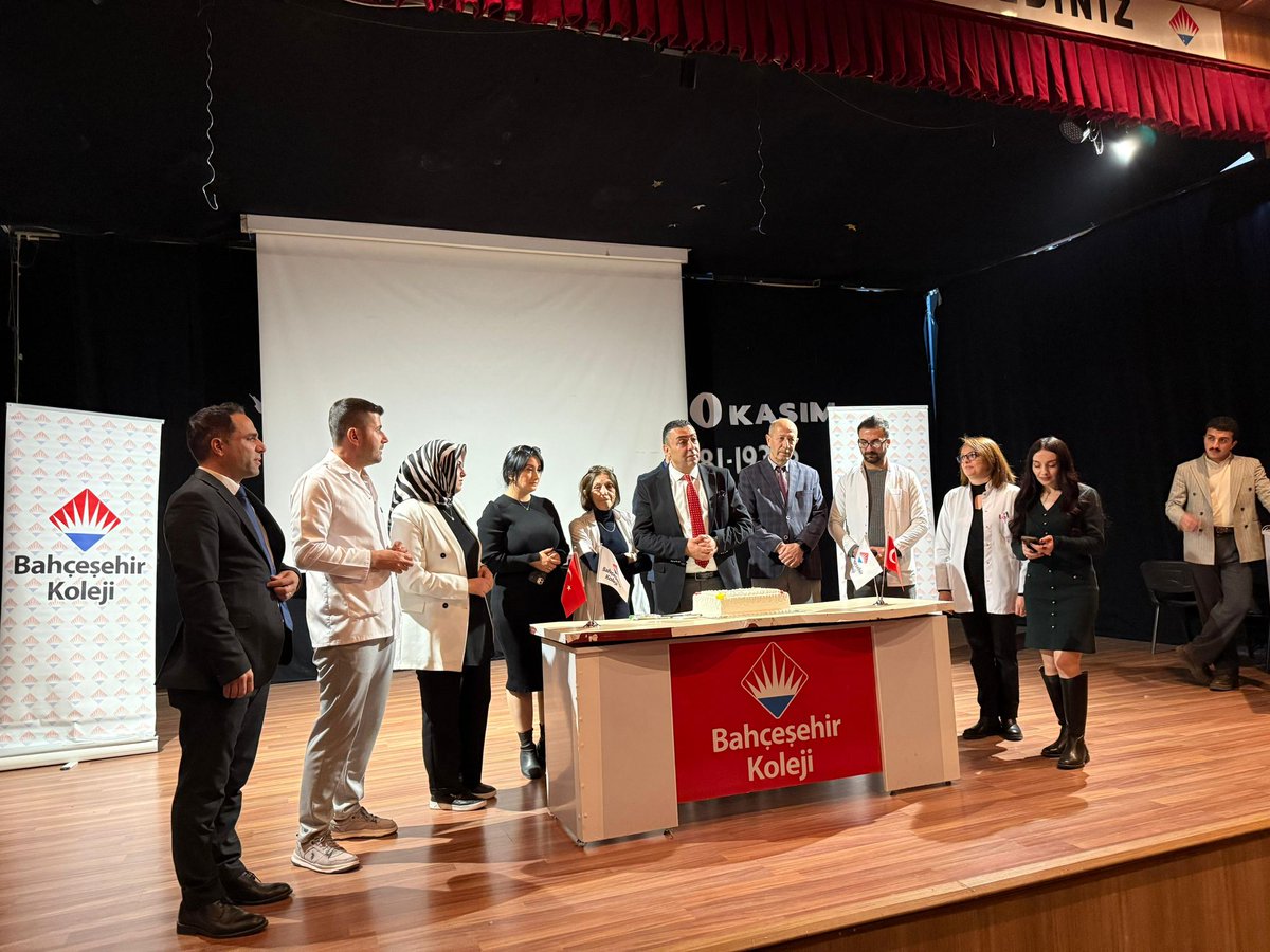 Her harfte, her kelimede, her başarıda iziniz var. Emekleriniz ve sevginiz için sonsuz teşekkürler,
Öğretmenler Günümüz kutlu olsun! 💙❤️

<a href="/bahcesehir_k12/">Bahçeşehir Koleji</a> 
<a href="/EnverYucel/">EnverYucel</a> 
<a href="/koccozlem/">Dr.Özlem Koç</a> 
<a href="/Savas_BOYAR/">Savaş BOYAR</a> 
<a href="/AtlihanMumtaz/">Mümtaz ATLIHAN</a> 
<a href="/ismailK08300410/">İsmail Karaman</a>