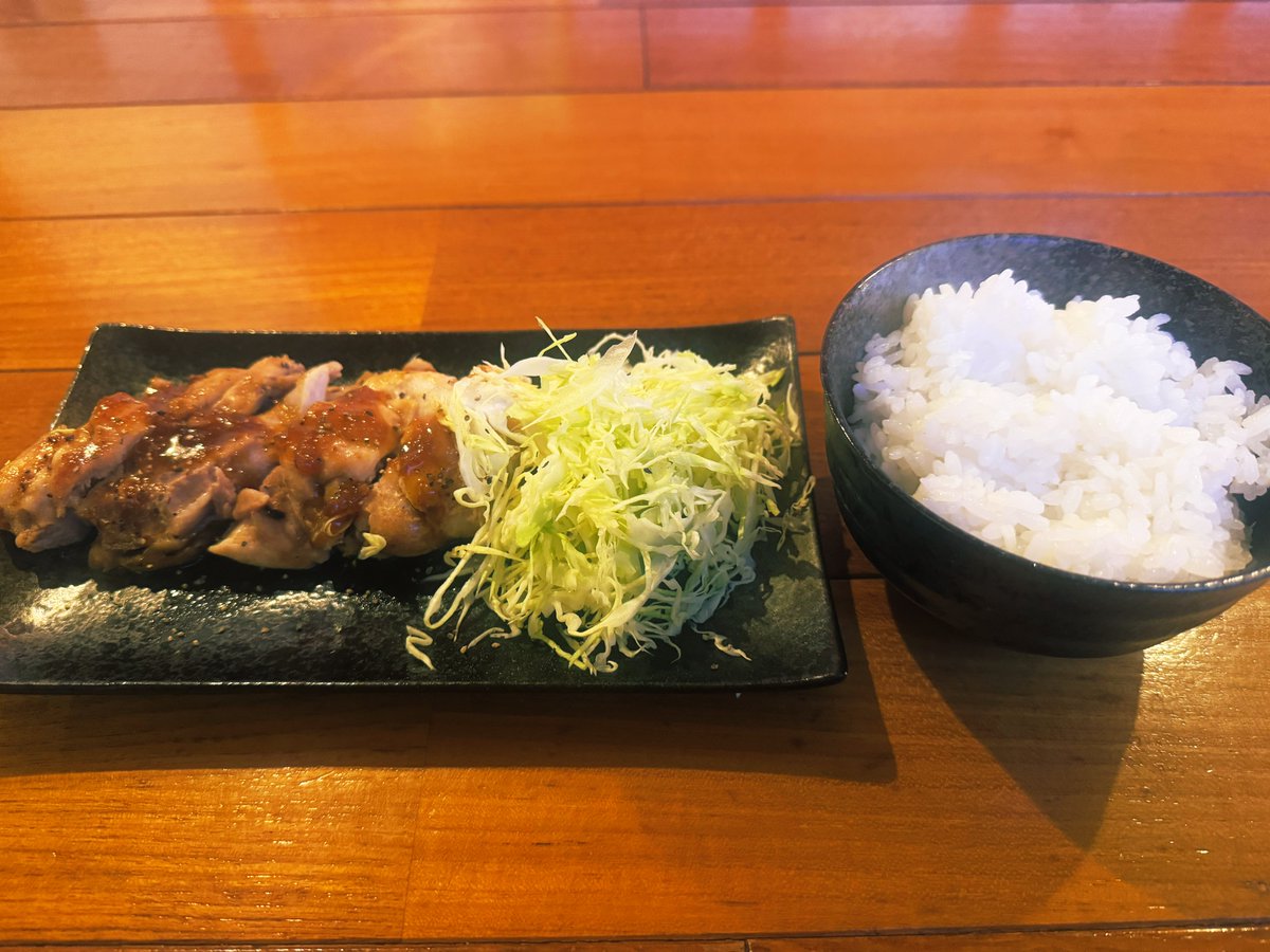 ニコバー横浜店ってさ
飲み放題のチェーン店だから飲めなきゃいけないのかなとか言われるけどそんなことなくて
お腹空いたらフラッと来てもらえれば定食も出てくるノンアルも種類ある大衆食堂なんだよ
これはわたしが今作ったチキンステーキ定食