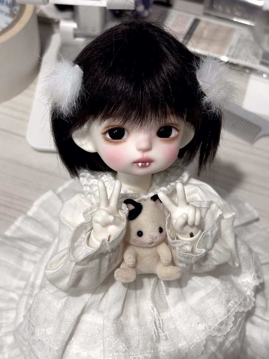 ppogeull's tweet image. #트인덕장터 교환글 
플러피치 코지 교환 구합니다! 메이크업은 전오너분께서 무료멬 오더권으로 받으셨어요! 송곳니가 있으면 귀여울것 같아 제가 직접 아크릴로 그렸는데 지우기를 원하신다면 지워드려요. 금방 안찾아지면 품어요..작년 6월분이라 아직 많이 하얗습니당!! 콕콕 많이 찔러봐주세용