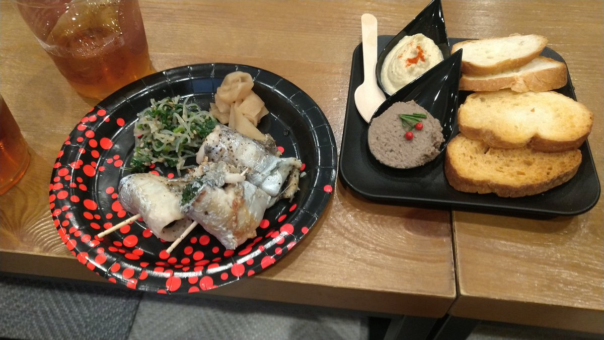yd1o41Ut2PpIyY5's tweet photo. 大好きなあの娘と行く、1日だけ復活のレインボーキッチンさん😁
うちのメタぞうさんも可愛がっていただいていて、お久しぶりの方が沢山な上に新たなご縁も…😁
レバーパテと太刀魚の大葉巻き😁
#あみちゃん
#今日はコレヨ
#あみといっしょにおでかけニャン
#RainbowKitchen
#レインボーキッチン https://t.co/p9a4wk3dRi