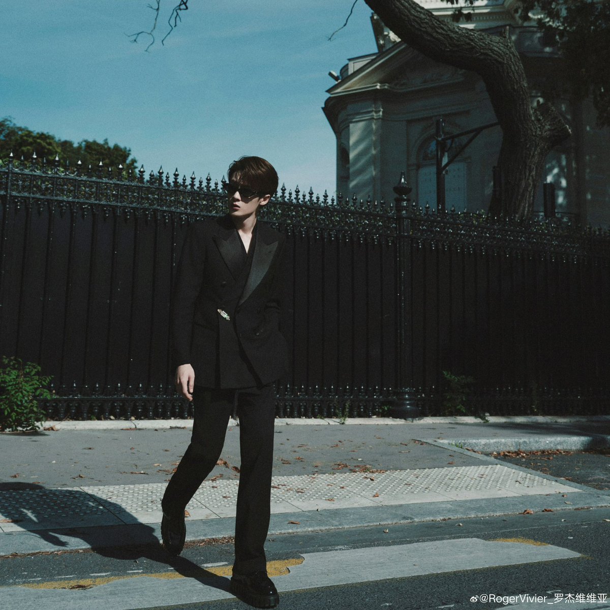 DUODUOSUB's tweet image. อัพเดทข่าวดีงับบบ 🎉
ในวันที่ 01/12/25 จะมีการประกาศอย่างเป็นทางการจาก Roger Vivier ให้ #ถานเจี้ยนซื่อ Brand Ambassador 
เลื่อนขั้นเป็น Global Brand Ambassador 

เหล่ากงเก่งมากกก 💛😍 
#TanJianci #檀健次