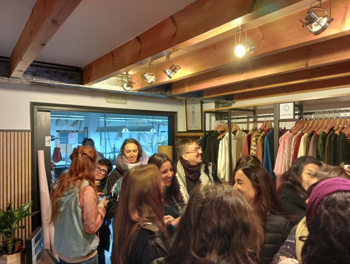 ciutatinvisible's tweet image. És possible reindustrialitzar Catalunya? Amb el #PostgrauESSCoop visitem la cooperativa  #MilFils, que transforma la tradició tèxtil de Manresa en un projecte de futur cooperatiu. Confecció ètica i creació col·lectiva, amb la bona feina de @CoopCatCentral i @comunalitats ❤️