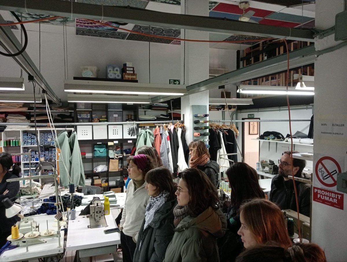 ciutatinvisible's tweet image. És possible reindustrialitzar Catalunya? Amb el #PostgrauESSCoop visitem la cooperativa  #MilFils, que transforma la tradició tèxtil de Manresa en un projecte de futur cooperatiu. Confecció ètica i creació col·lectiva, amb la bona feina de @CoopCatCentral i @comunalitats ❤️