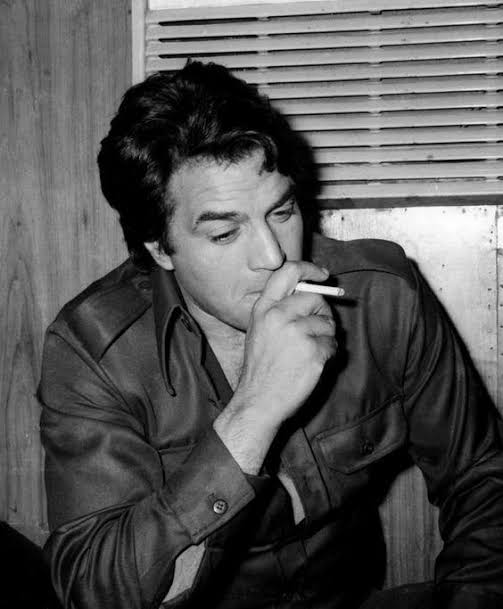 advsumitsingh's tweet image. For every 90s kid, Dharmendra ji was our Sholay ka hero, the heart of Yaadon Ki Baarat, and the charm of Phool Aur Patthar. Today we lost a legend. Heartfelt condolences. #DharmendraDeol