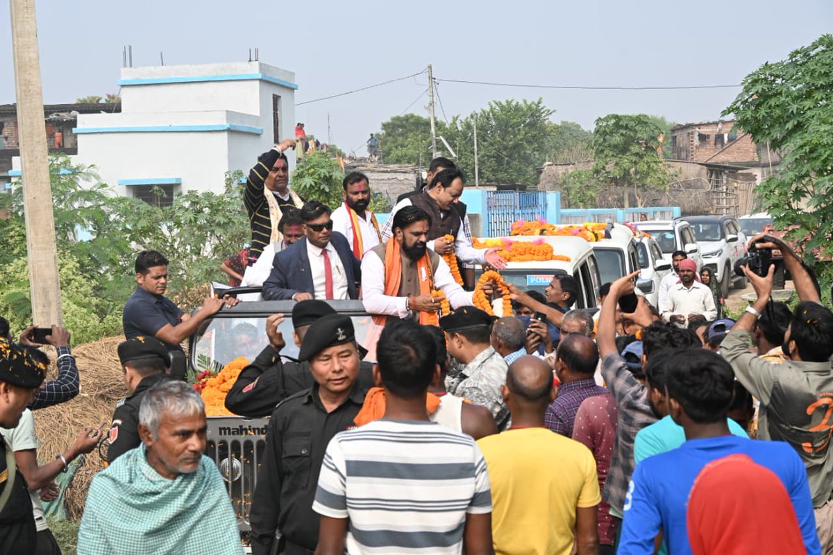 samrat4bjp's tweet image. तारापुर के इस प्यार-सत्कार का जीवनभर रहूंगा कर्जदार!

अपने बेटा-भाई-साथी पर आज तारापुर के जन-जन ने आशीष बरसाया। 
अभिभूत हूँ, ह्रदय से आभार है।