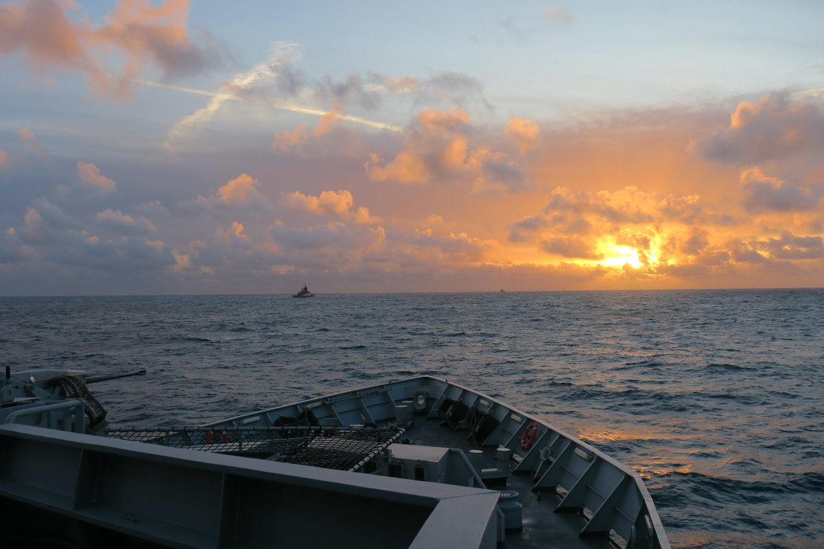 RoyalNavy's tweet image. Always ready, always watching

#RoyalNavy warships @hmssevern and @HMSSomerset  carried out two interceptions in a fortnight of Russian vessels in waters near the UK, watching every move and operating closely with #NATO allies to protect our waterways.

➡️royalnavy.mod.uk/news/2025/nove…