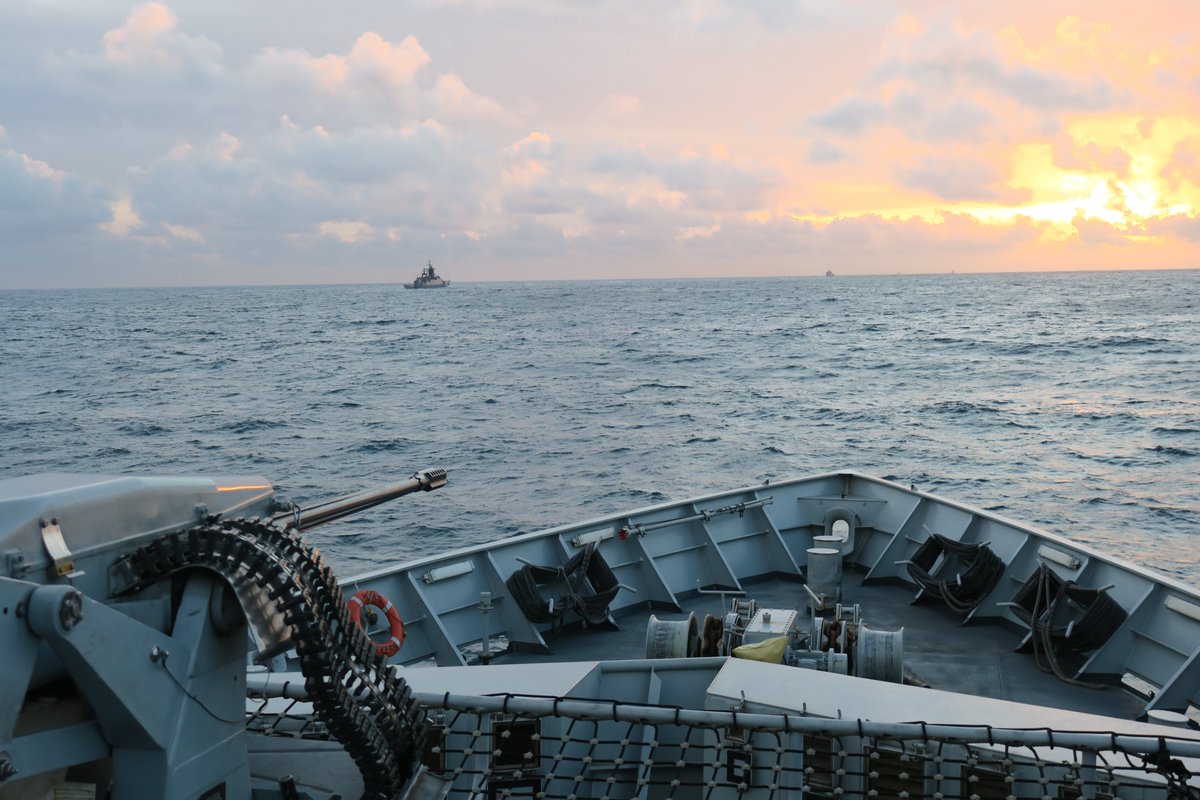 RoyalNavy's tweet image. Always ready, always watching

#RoyalNavy warships @hmssevern and @HMSSomerset  carried out two interceptions in a fortnight of Russian vessels in waters near the UK, watching every move and operating closely with #NATO allies to protect our waterways.

➡️royalnavy.mod.uk/news/2025/nove…