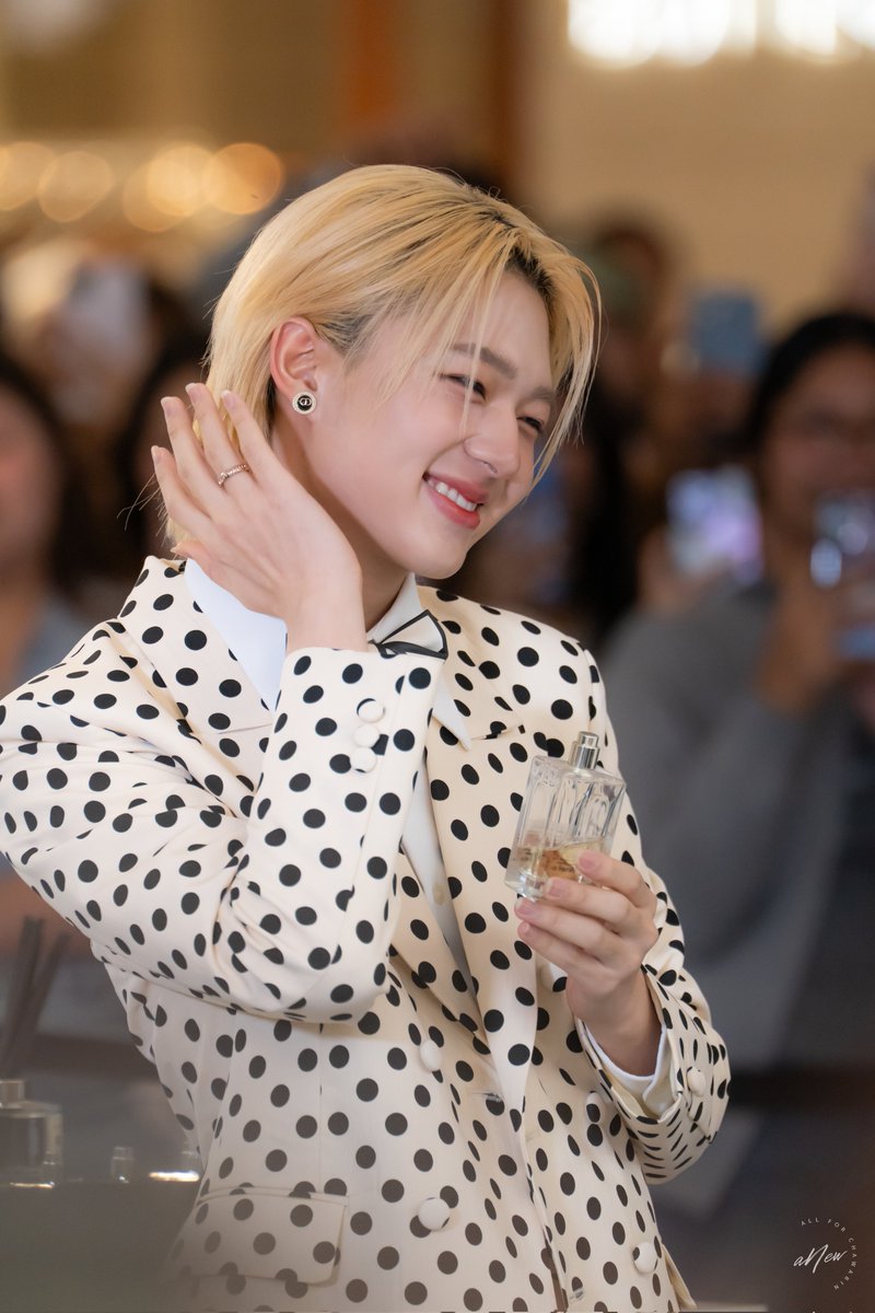 เอาแท๊กลูกค้าขึ้นด้วยน้า ทุกคน 
ลูกค้าน่ารัก กับ น้องนิว มาก ๆ

#กลิ่นน่ากอดกับนุนิว
#JoMaloneLondonTH