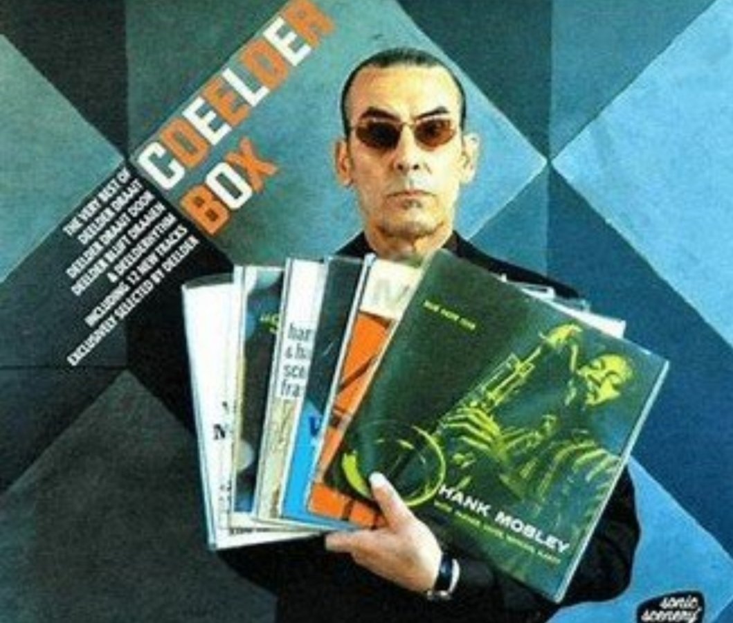 Geboortedag Jules Deelder (1944-2019). Schrijver, dichter, jazzliefhebber en Sparta-fan. Veel Rotterdamser dan hij was niet mogelijk. Ik zag hem in 1986 optreden in <a href="/boekBroekhuis/">Boekhandel Broekhuis</a> en besloot op school een opstel over hem te schrijven. Dat mocht niet van de leraar Nederlands.