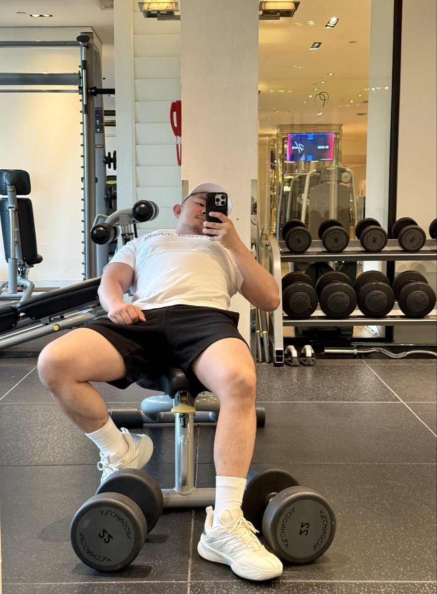 __cocomelon's tweet photo. yellow 👋🏻🐽 https://t.co/ffgKfN4Cy1
