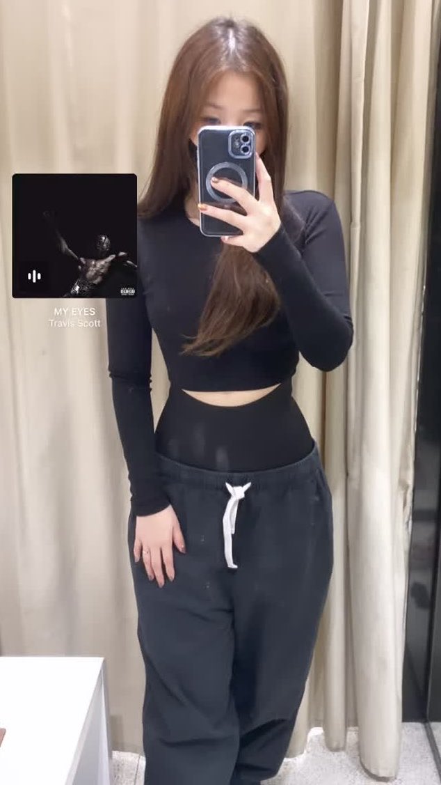 YourFriendStory's tweet photo. Another irl contribution :)

My fellow bro said she dress like a slut and love for other bros to fap to her

If you want to slut your irl out. Drop me a dm :) https://t.co/bcnsMOjaRI