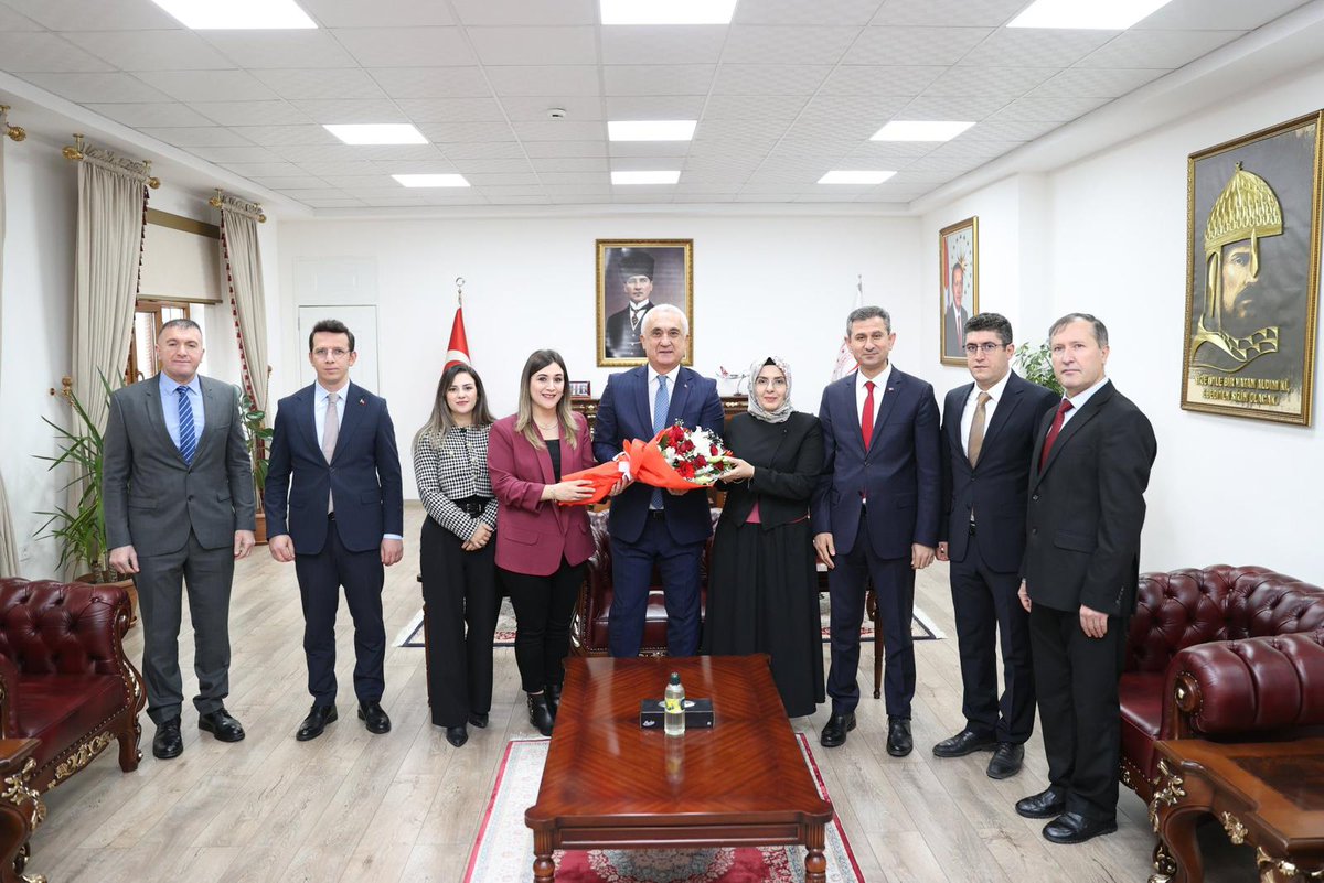 MusMilliEgitim1's tweet image. ÖĞRETMENLER GÜNÜ MÜNASEBETİYLE VALİMİZ SAYIN AVNİ ÇAKIR&apos;A ZİYARET

Haberin Devamı İçin Tıklayınız 👇🏻📸
meb.ai/o9TmaA

@tcmeb 
@Yusuf__Tekin
@TCMusValiligi
@akadiraltay47