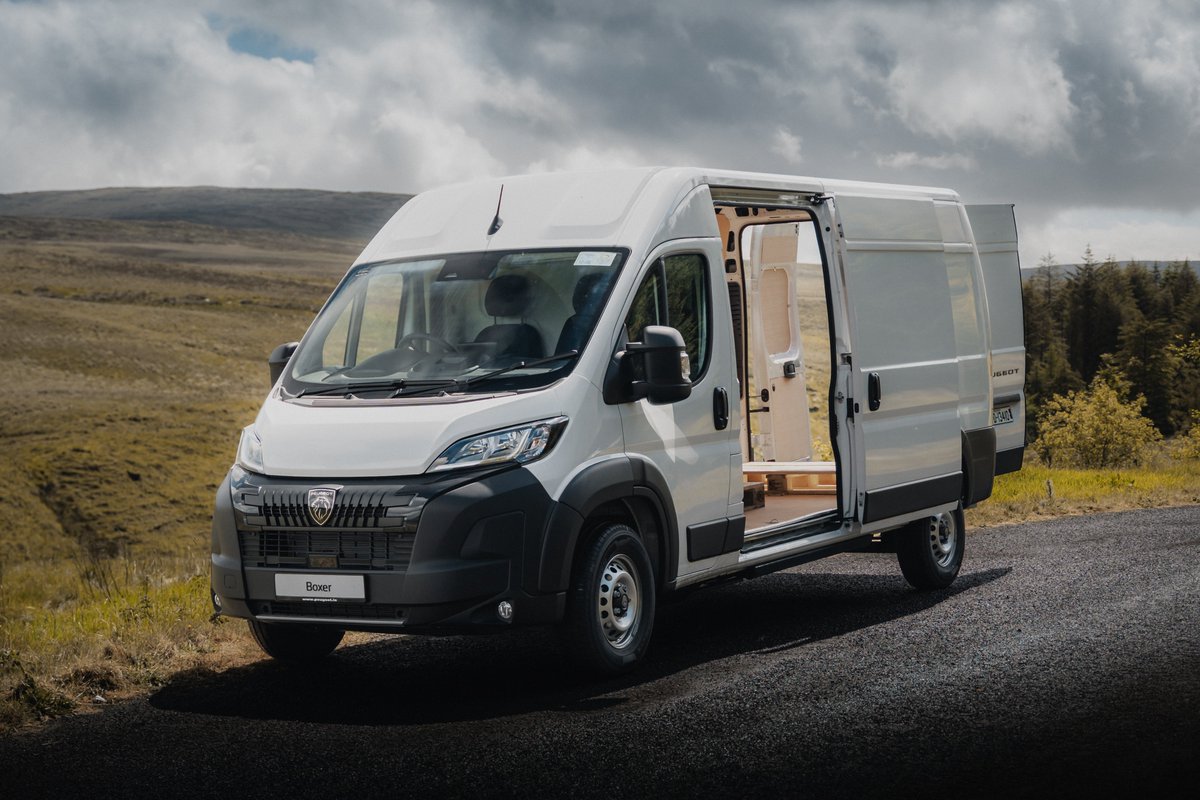 peugeotireland's tweet image. The #PeugeotBoxer, with a 1,475 kg payload and up to 17 m³ usable load space, you can't live without.
#VanLife #ElectricVan #KeepingBusinessesMoving #Ireland