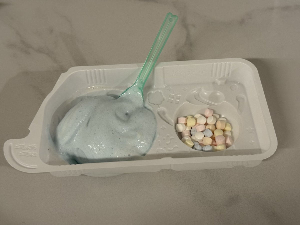 8himo8's tweet image. 今は小学生の気分です。
ねるねるねるねる。😁