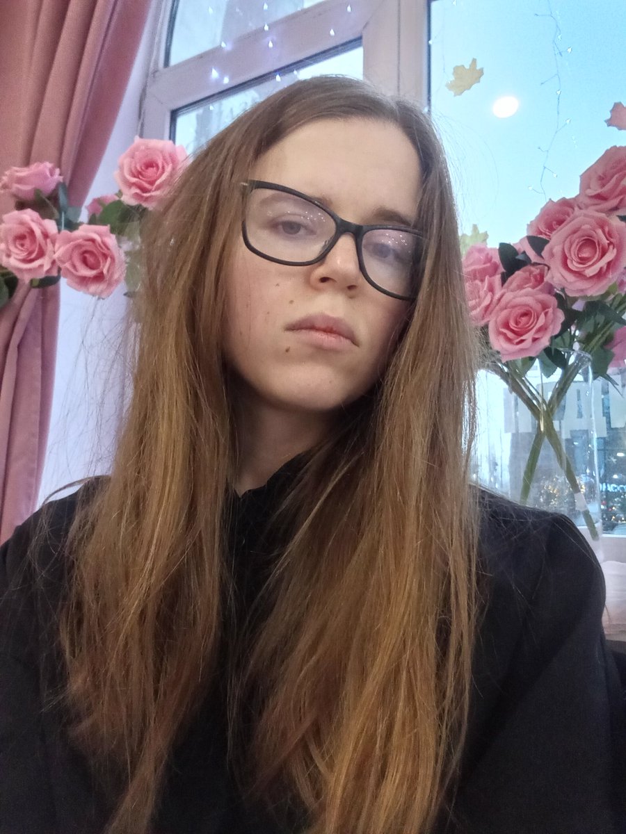 dariathebanshee's tweet image. дианочка, 24 ноября 2025 года, 13:53 по москве, я пришла в салон красоты избавляться от волос, я в жизни не видела столько предметов розового цвета в одной комнате