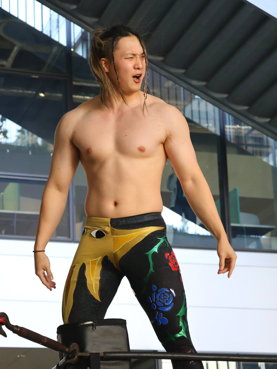 aun_to_aunt's tweet image. 11/23(日) OIC興行

初のOIC。
リングからの景色は良かったね😘

先日の千日前プロレスさんでの告知のおかげです。ありがとうございました。

それはそうと、
“新技”をますカキに奪われてしまったよ😱

「オリンピック予選“はいー”退スラム」？
喰らったね🙃

#RWF
#DWA
#学生プロレス
#OIC興行