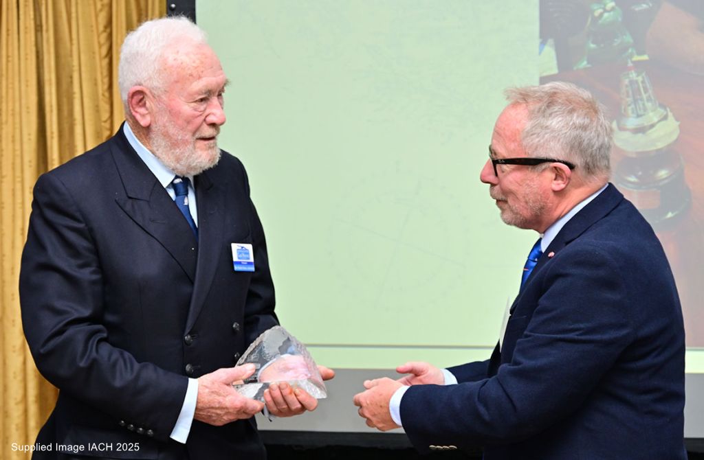 Pindar Lifetime Achievement Award goes to Sir Robin Knox-Johnston sailweb.co.uk/2025/11/24/pin… via <a href="/sailweb/">SAIL WEB</a>