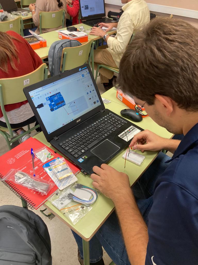 SmartBioLab's tweet image. 🚨Última llamada!

Mañana 9a14h en ETSIA #UniSevilla 
Ctra. de Utrera, km1. Aula8C 1ª pta.

Taller soluciones #tech  para #agricultura inteligente con arduino
✍️lnkd.in/en7gDeWh

Trabaja con tu portátil 💻y un kit de arduino 
Aprovecha sus ventajas!
@DIHAndAgrotech #EDIH