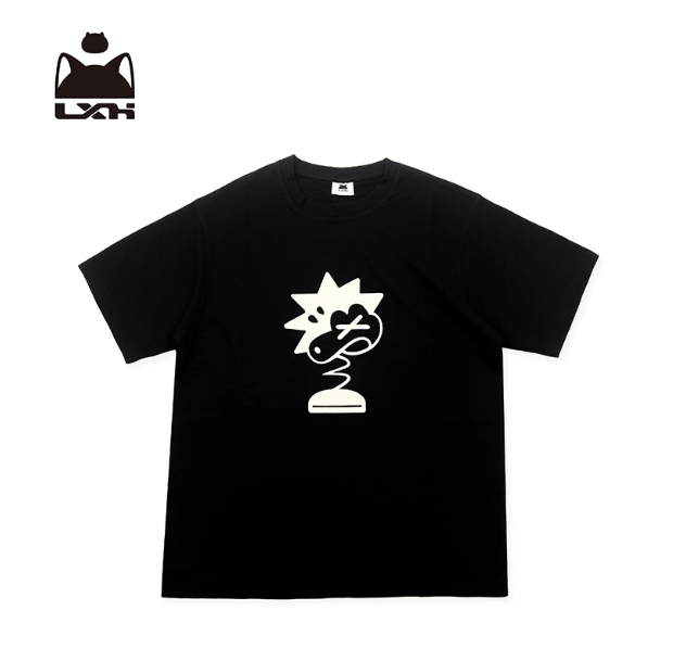 MianBaiYingHua's tweet image. 【羅小黒戦記おすすめ商品🐈‍⬛】 
羅小黒戦記2Tシャツの予約可能！
映画内のTシャツを再現されたグッズです！
z.chuka-eiga.com/43Oksuv

#ロシャオヘイセンキ #面白グッズ