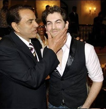 NeilNMukesh's tweet image. This loss feels deeply personal. 
He loved three generations of the Mukesh family, and I often told him that he bridged the void of me never having met my grandfather.

My grandfather, Mukesh ji, lent his voice for Dharam ji’s first on-screen debut film song “Mijhko is raat ki…”…