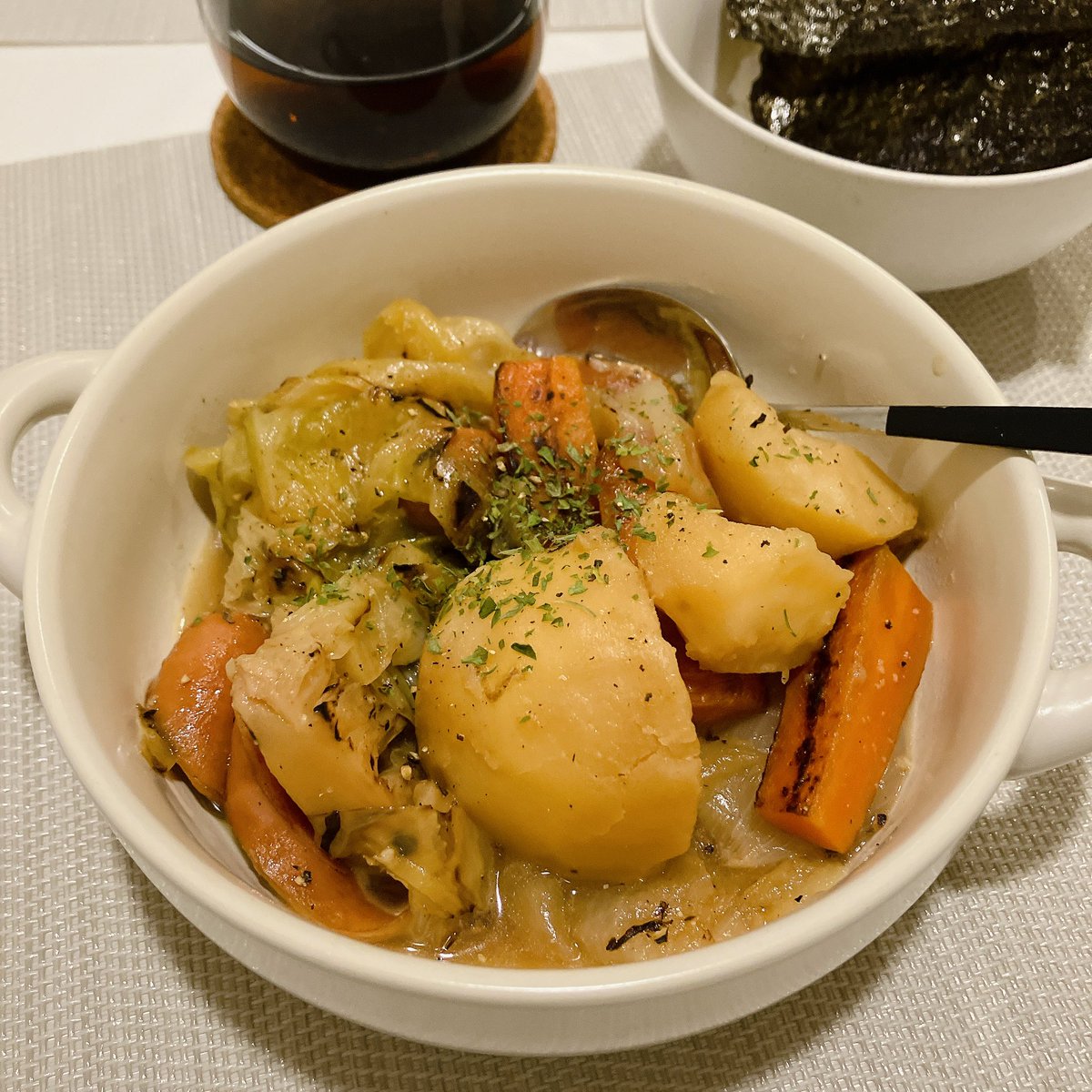 焼いて煮込んだポトフ！美味しい…
のりご飯を添えて