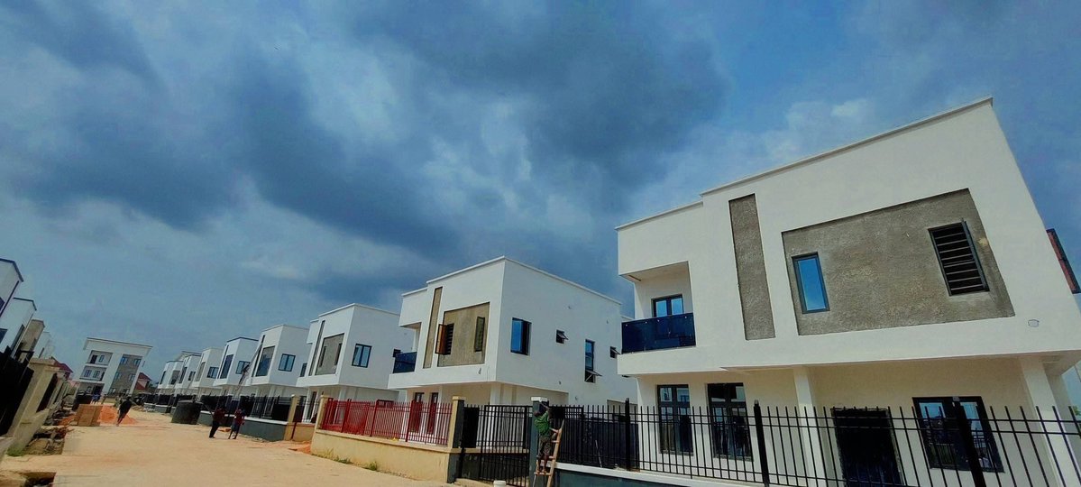 CopenGroup's tweet image. Solid structure. Clean environment. Unmatched planning.
This is Jedidiah Premium, developed by Copen.

And with our End-of-Year Promo running, now is the moment to make your move.

Location: Centenary City, Enugu

Copen: #Building Lives and #Structures 

#copen #JedidiahPremium