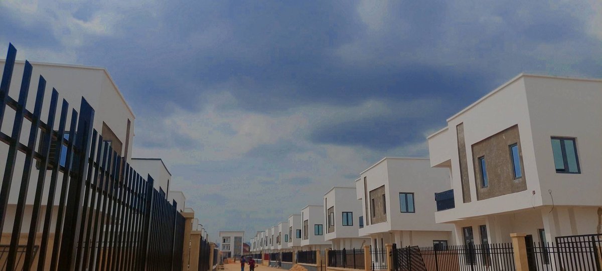 CopenGroup's tweet image. Solid structure. Clean environment. Unmatched planning.
This is Jedidiah Premium, developed by Copen.

And with our End-of-Year Promo running, now is the moment to make your move.

Location: Centenary City, Enugu

Copen: #Building Lives and #Structures 

#copen #JedidiahPremium