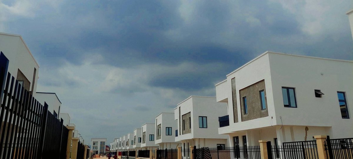 CopenGroup's tweet image. Solid structure. Clean environment. Unmatched planning.
This is Jedidiah Premium, developed by Copen.

And with our End-of-Year Promo running, now is the moment to make your move.

Location: Centenary City, Enugu

Copen: #Building Lives and #Structures 

#copen #JedidiahPremium