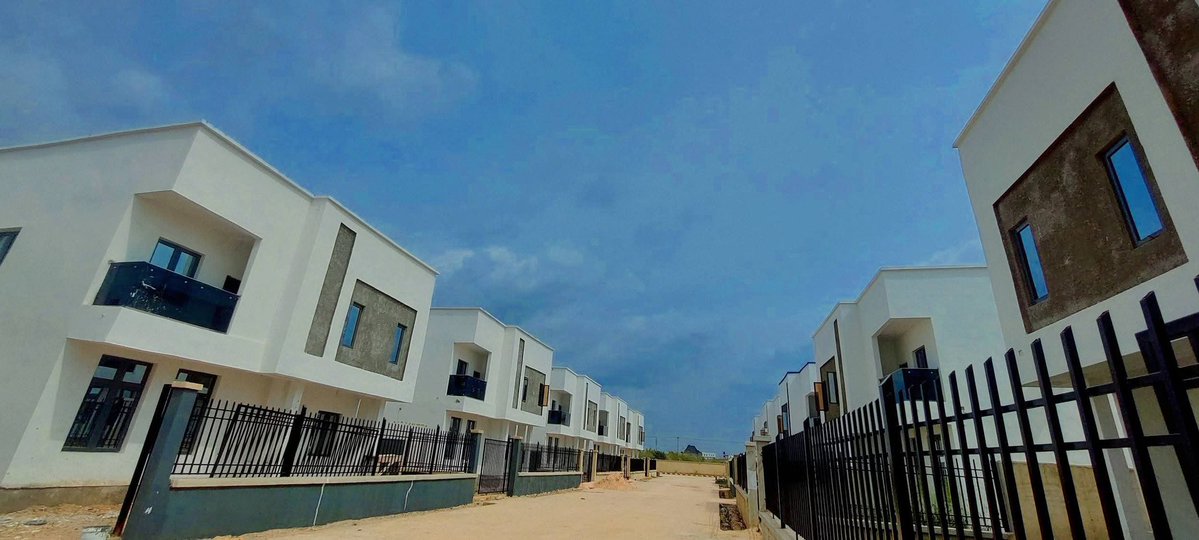 CopenGroup's tweet image. Solid structure. Clean environment. Unmatched planning.
This is Jedidiah Premium, developed by Copen.

And with our End-of-Year Promo running, now is the moment to make your move.

Location: Centenary City, Enugu

Copen: #Building Lives and #Structures 

#copen #JedidiahPremium